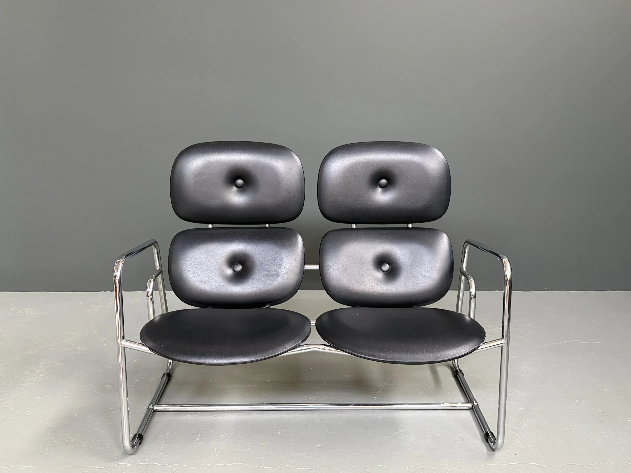 Italian Two-Seat Sofa in the Style of Gae Aulenti foto 13