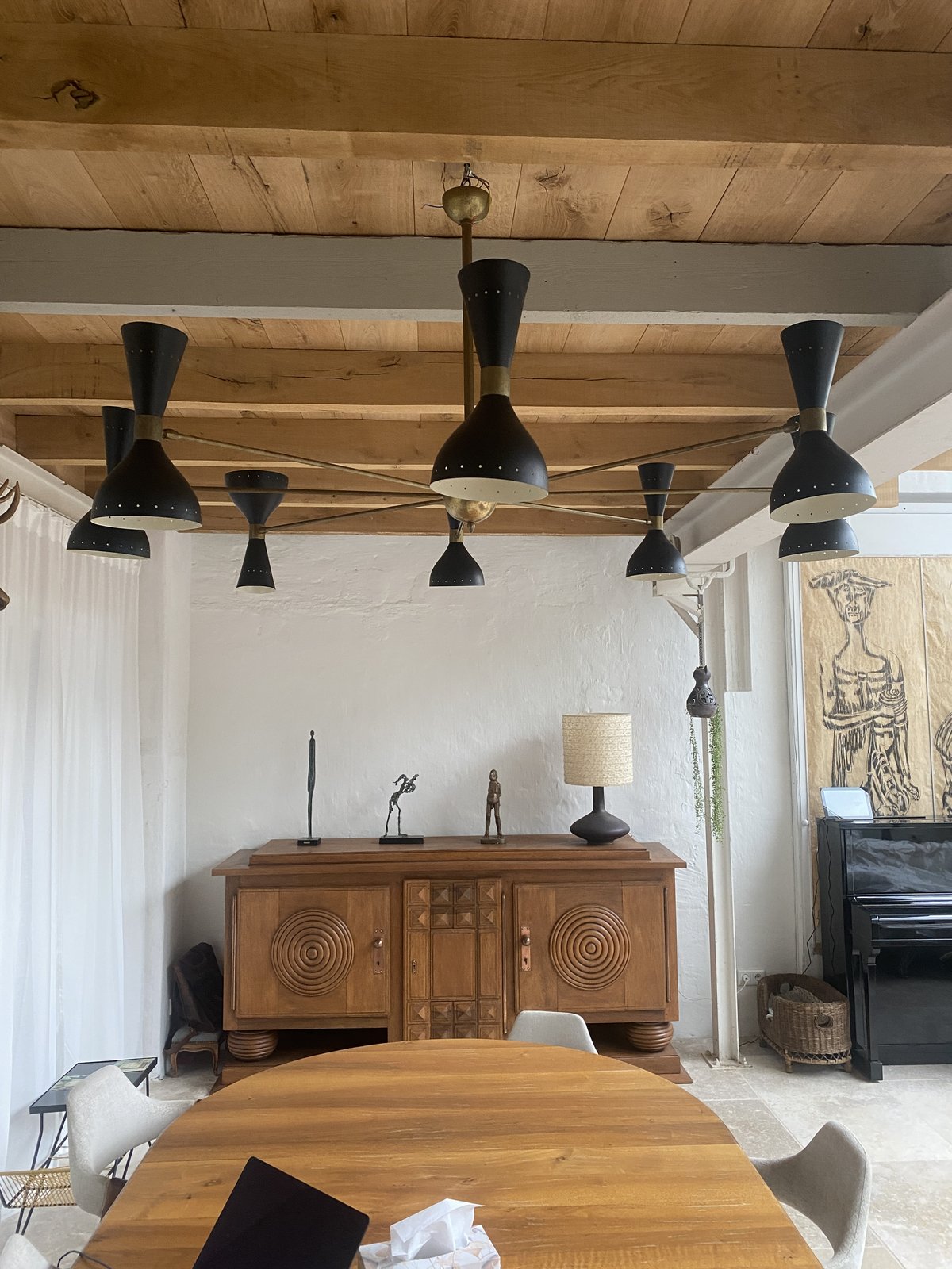 Italian Stilnovo-Style 8-Arm Chandelier, Brass & Black foto 9