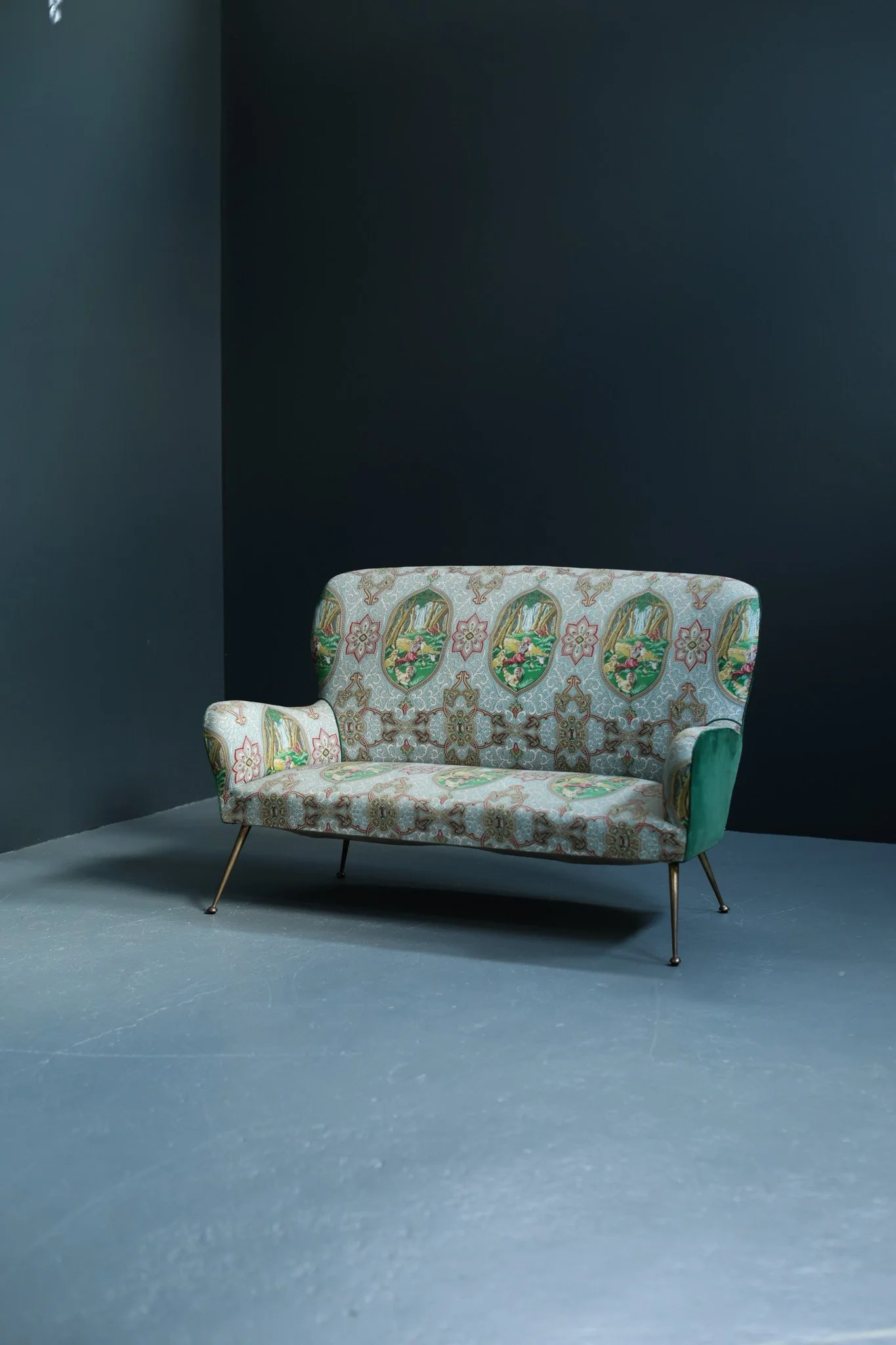 Italian Two-Seat Velvet Sofa with Fairytale Fabric, 1960s foto 3