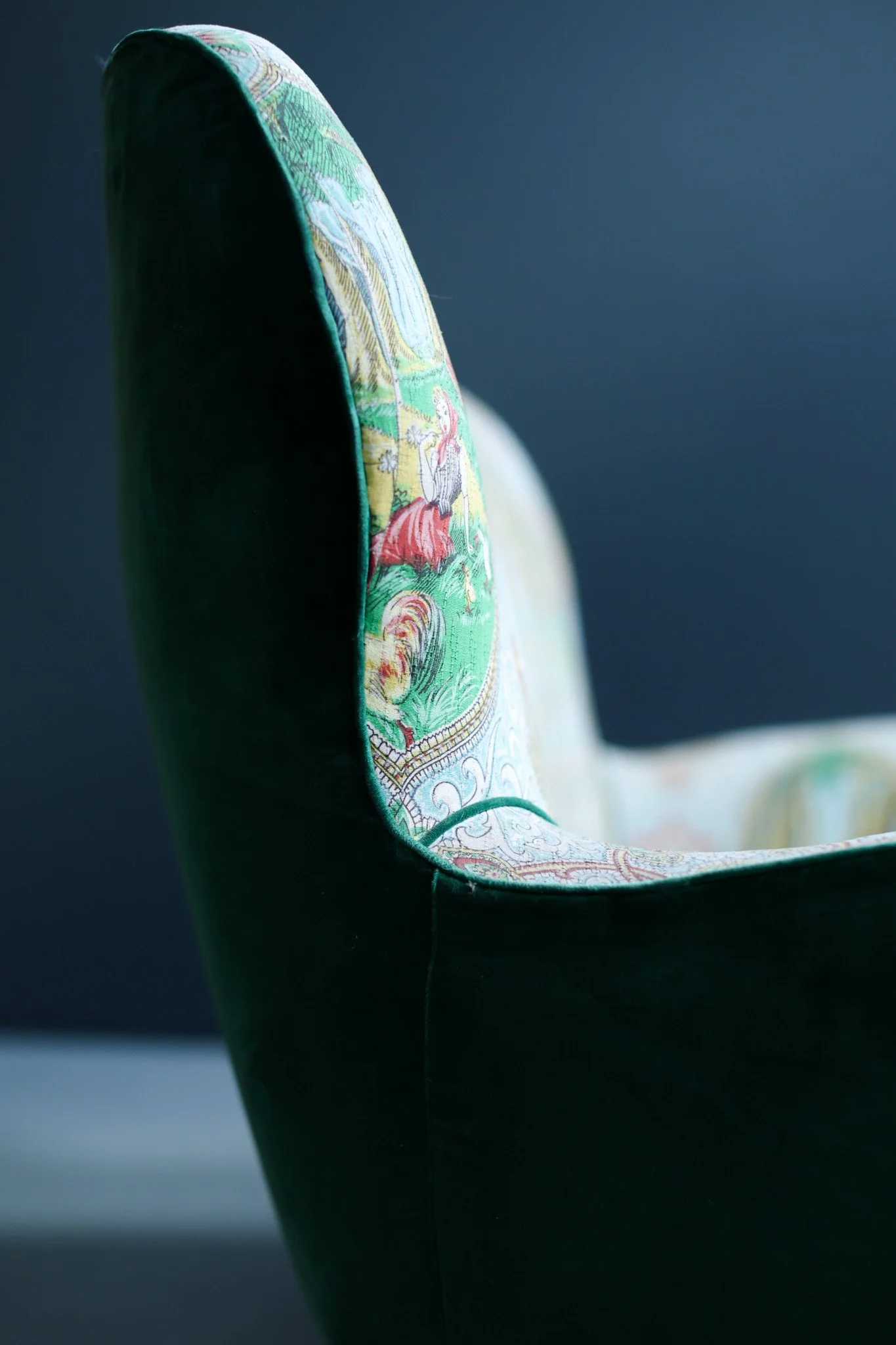 Italian Two-Seat Velvet Sofa with Fairytale Fabric, 1960s foto 4