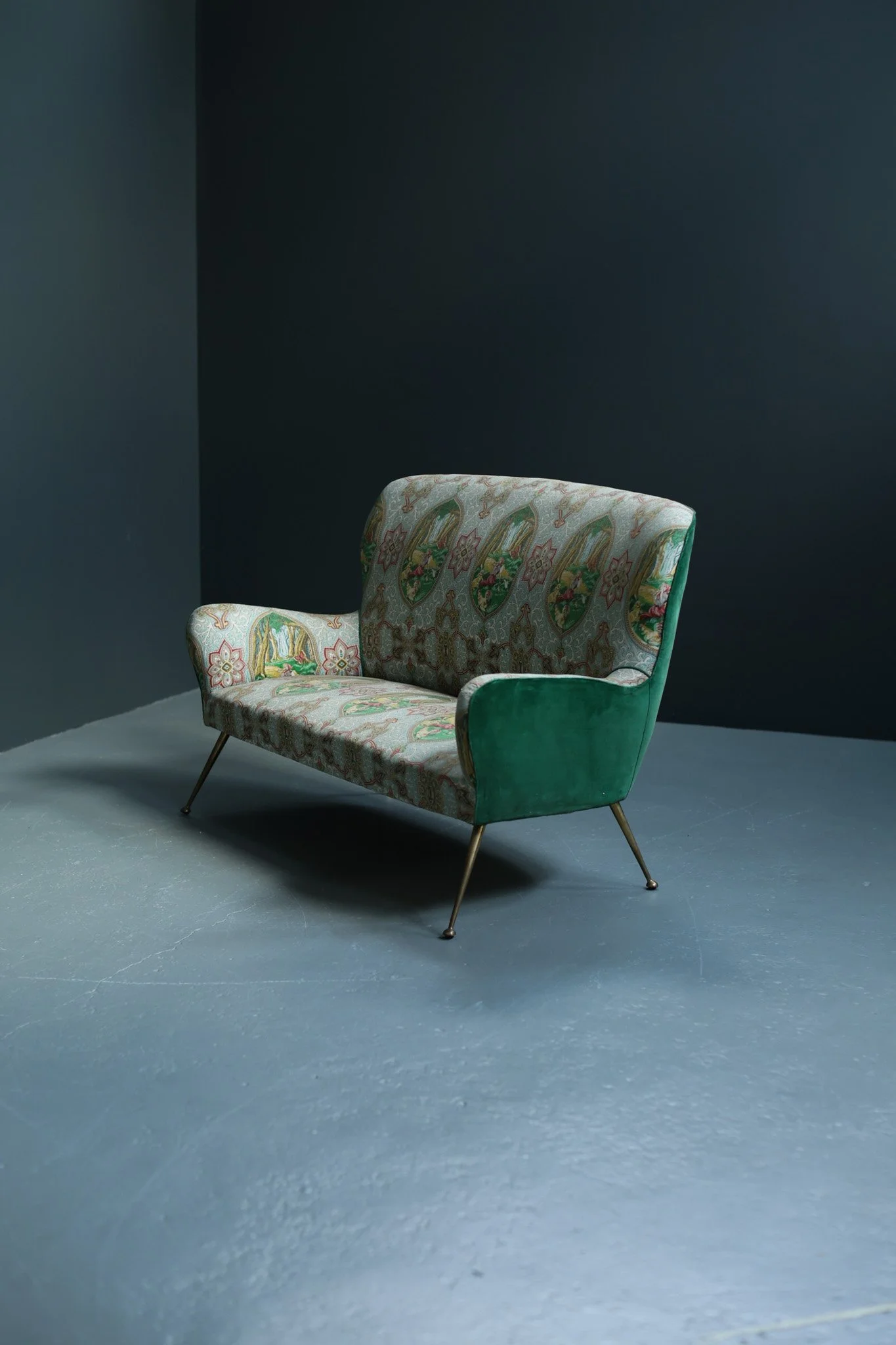 Italian Two-Seat Velvet Sofa with Fairytale Fabric, 1960s foto 6