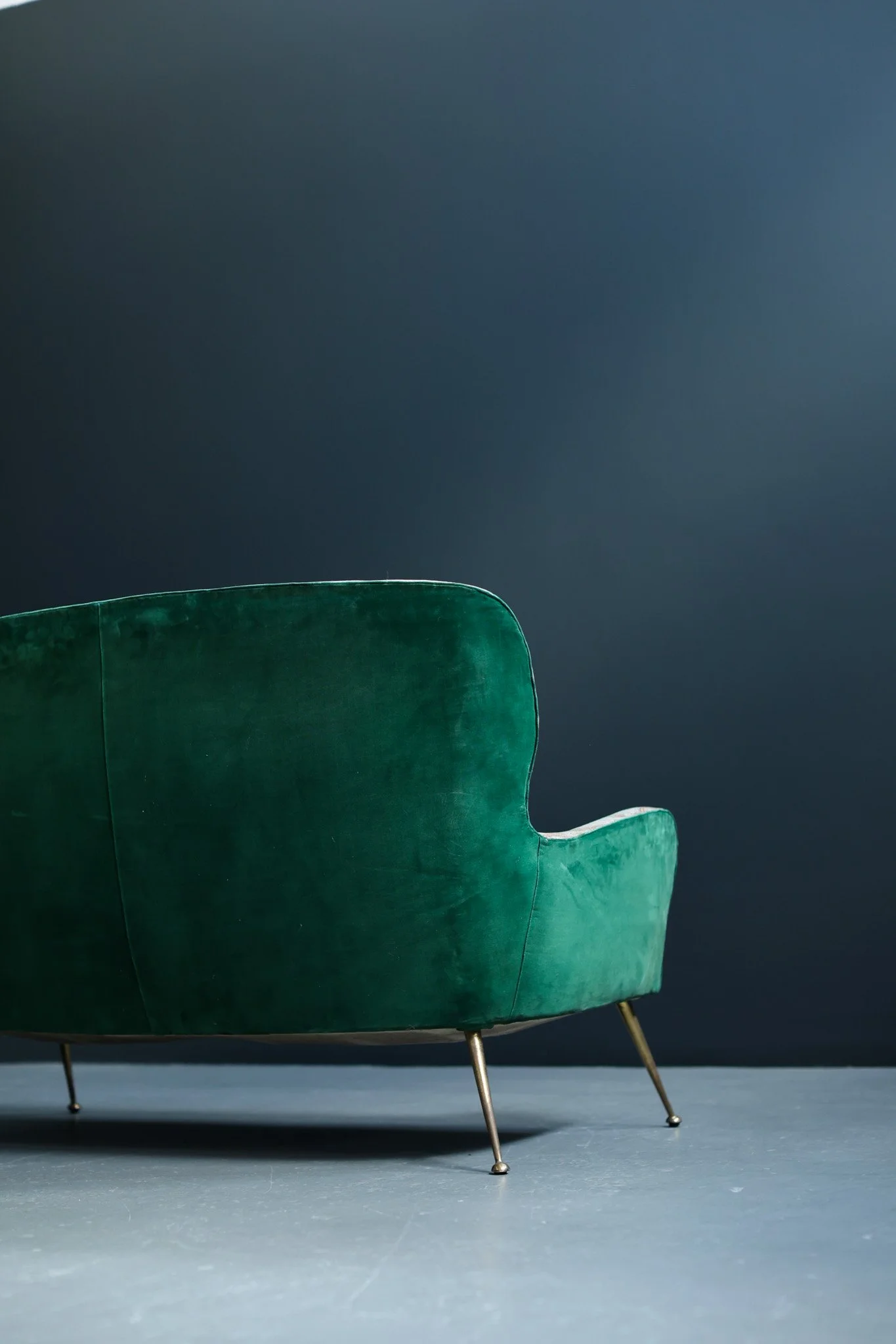 Italian Two-Seat Velvet Sofa with Fairytale Fabric, 1960s foto 9