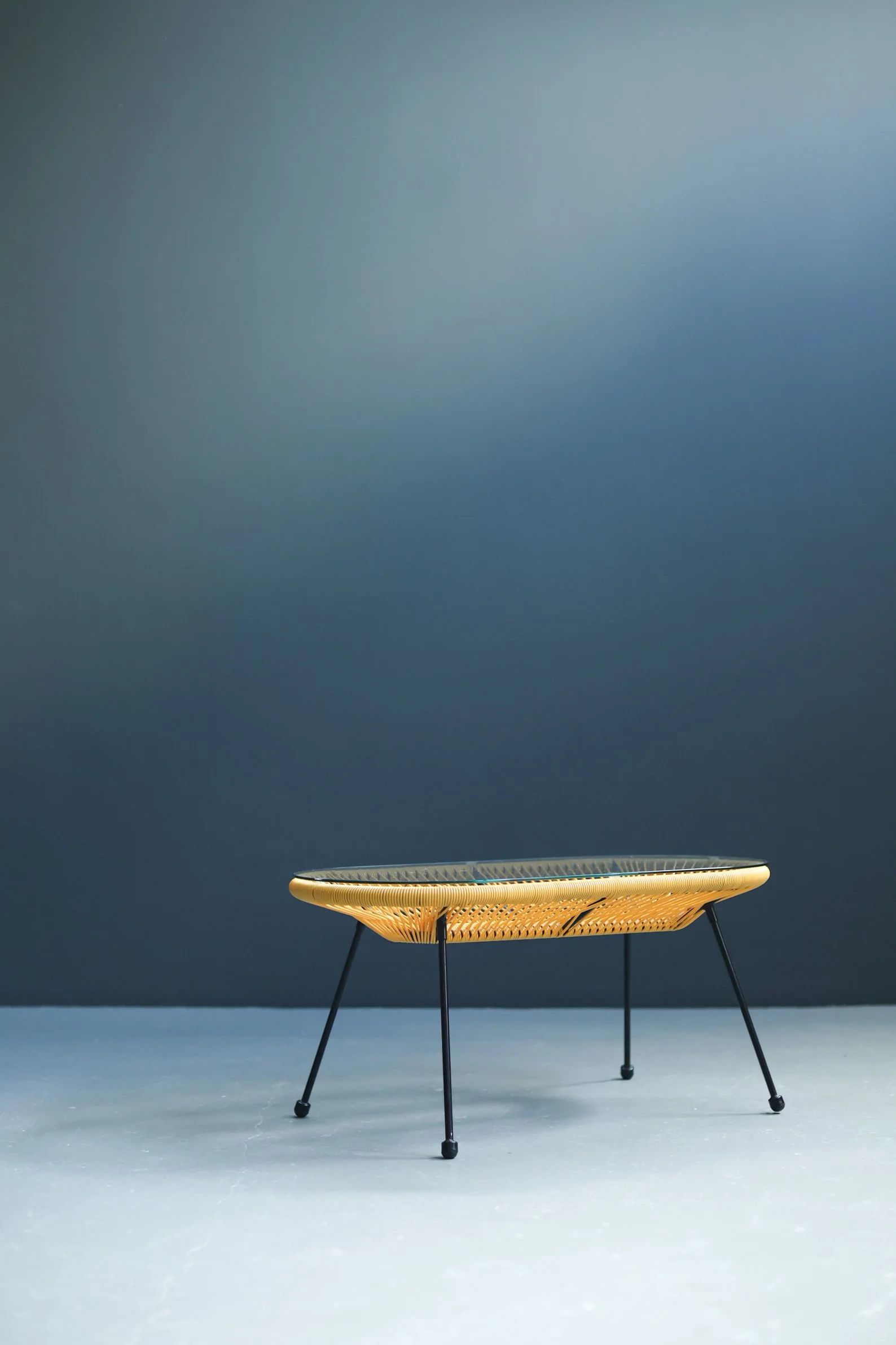 Italian Woven Yellow Coffee Table with Glass Top, 1990 foto 5