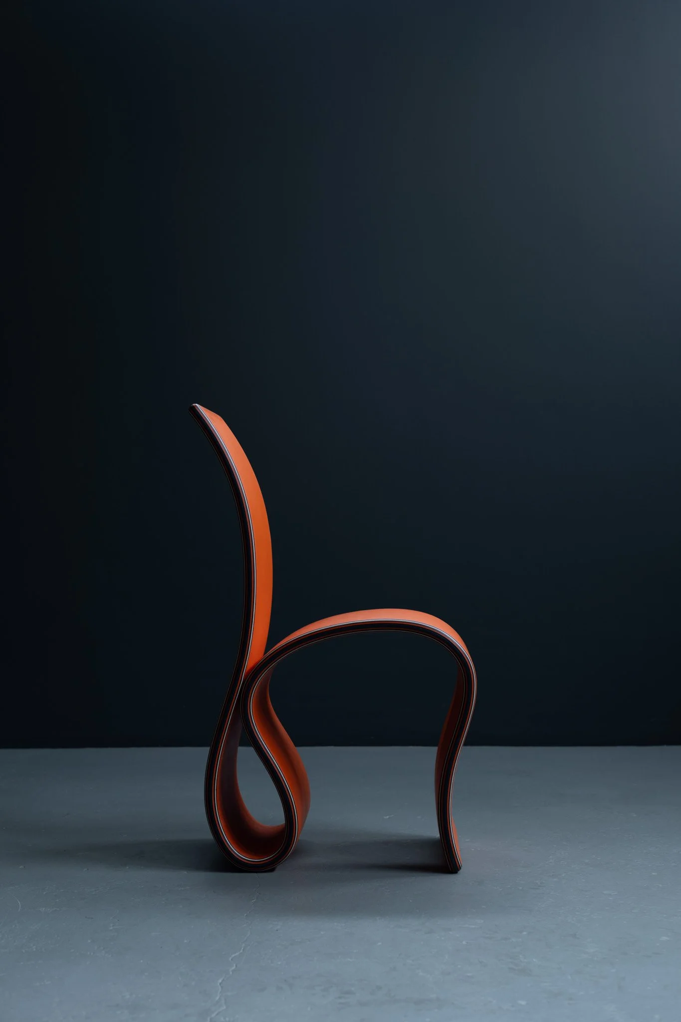 Jelmer Reus 'Bocht' Sculptural Chair in Recycled Linoleum foto 3
