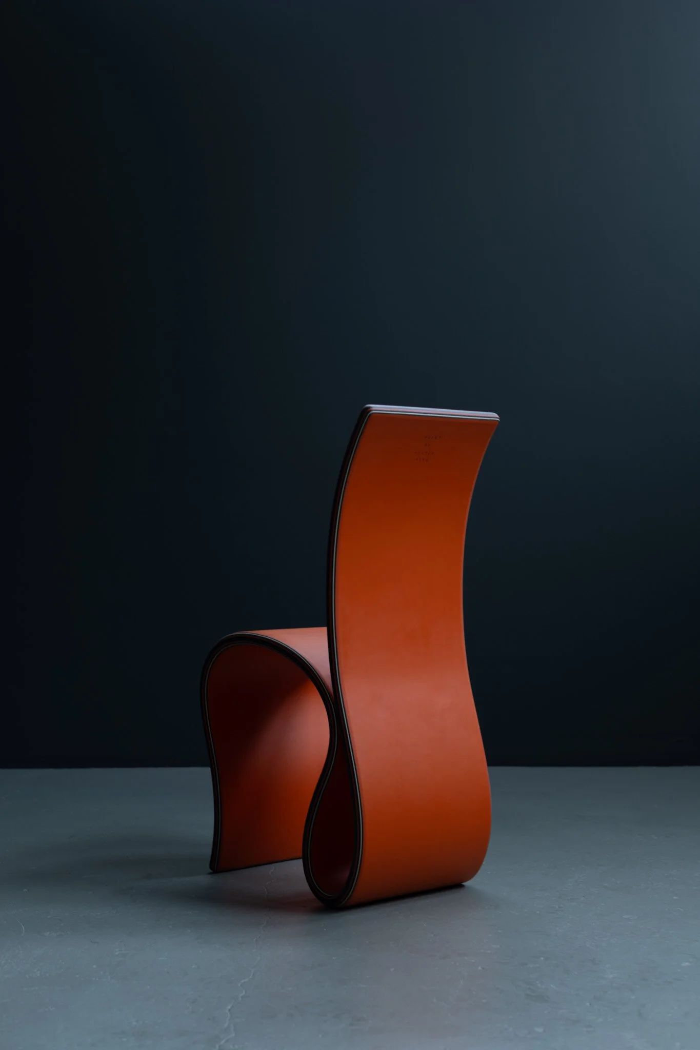 Jelmer Reus 'Bocht' Sculptural Chair in Recycled Linoleum foto 4