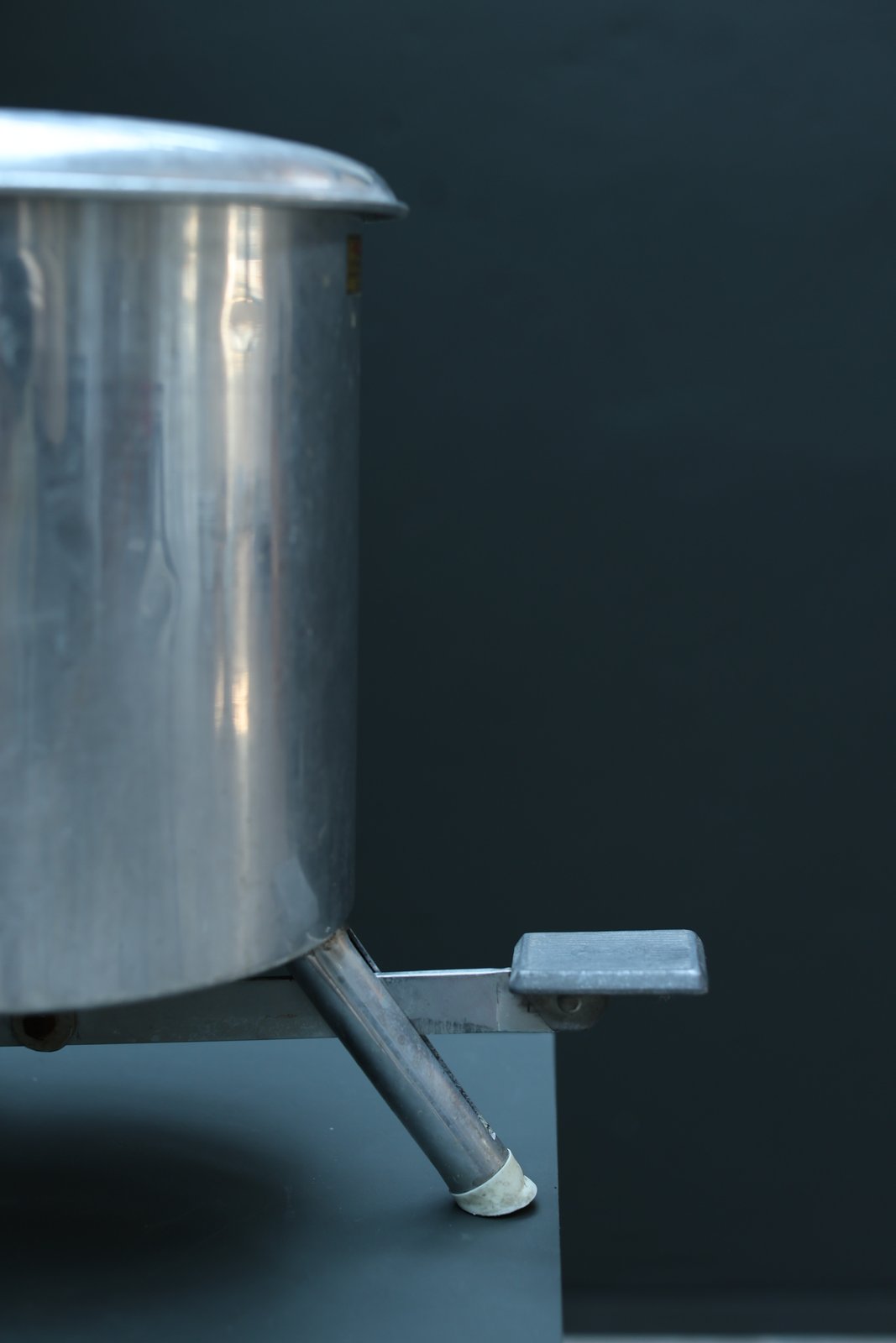Mid-Century Aluminium Pedal Bin, Tripod Legs foto 6