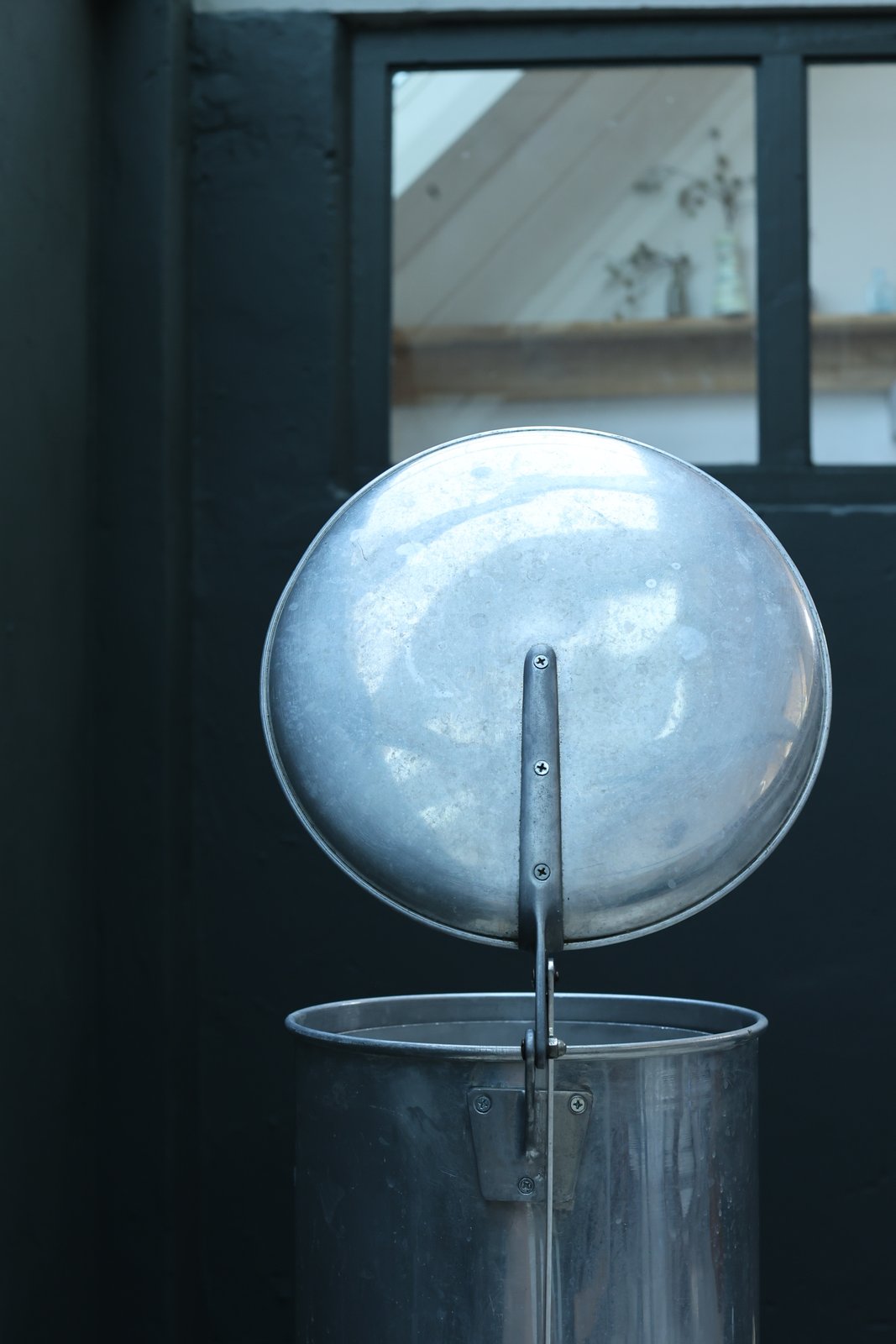Mid-Century Aluminium Pedal Bin, Tripod Legs foto 10