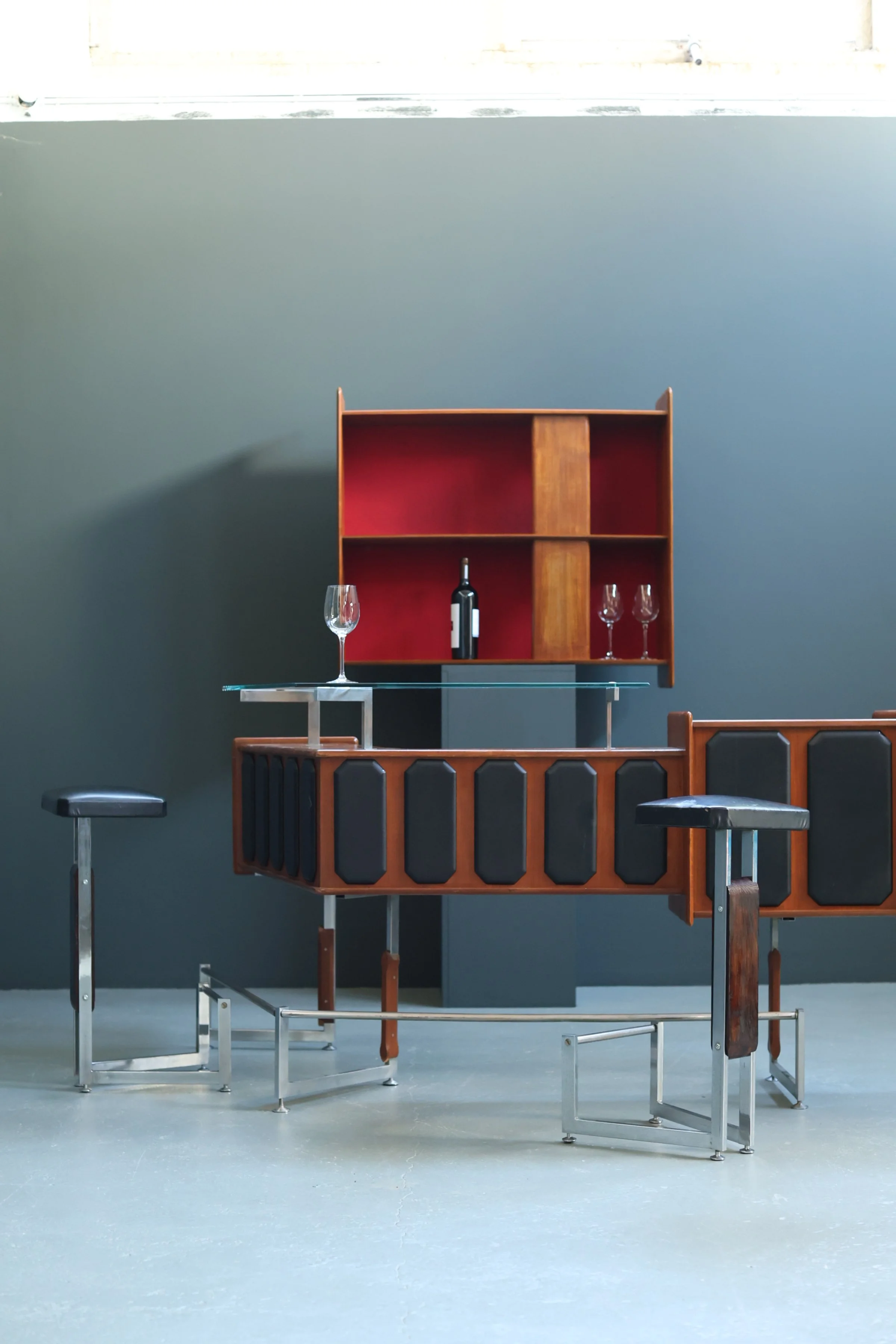 Italian mid-century home bar set in veneer leather chrome and glass 1960s