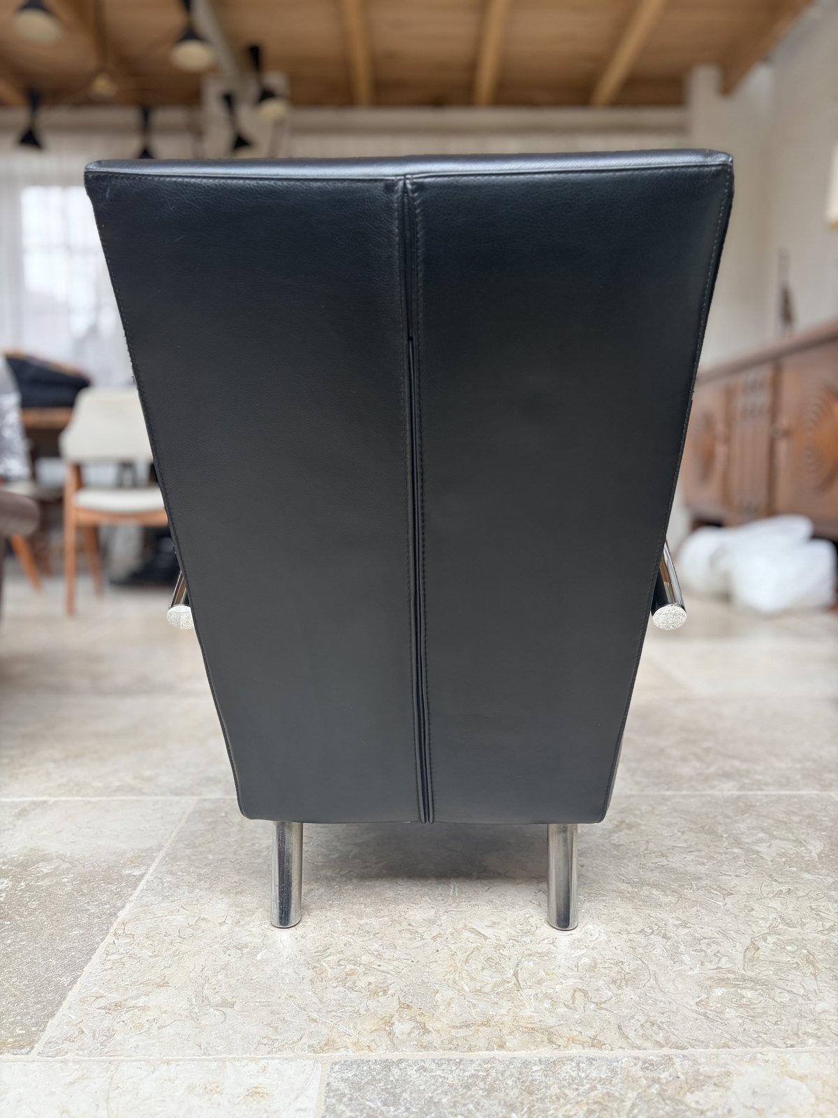 Modernist Lounge Chair in Black Leather with Chrome Arc Armrests foto 4