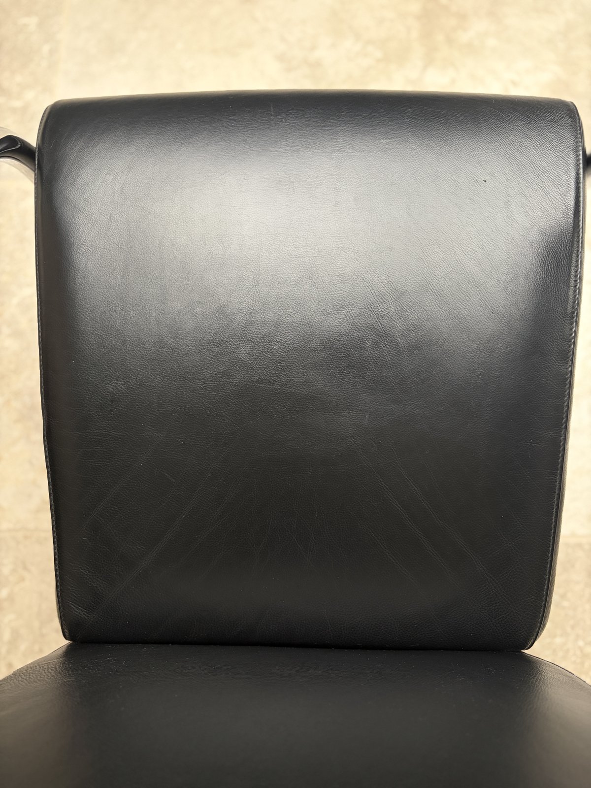 Modernist Lounge Chair in Black Leather with Chrome Arc Armrests foto 5