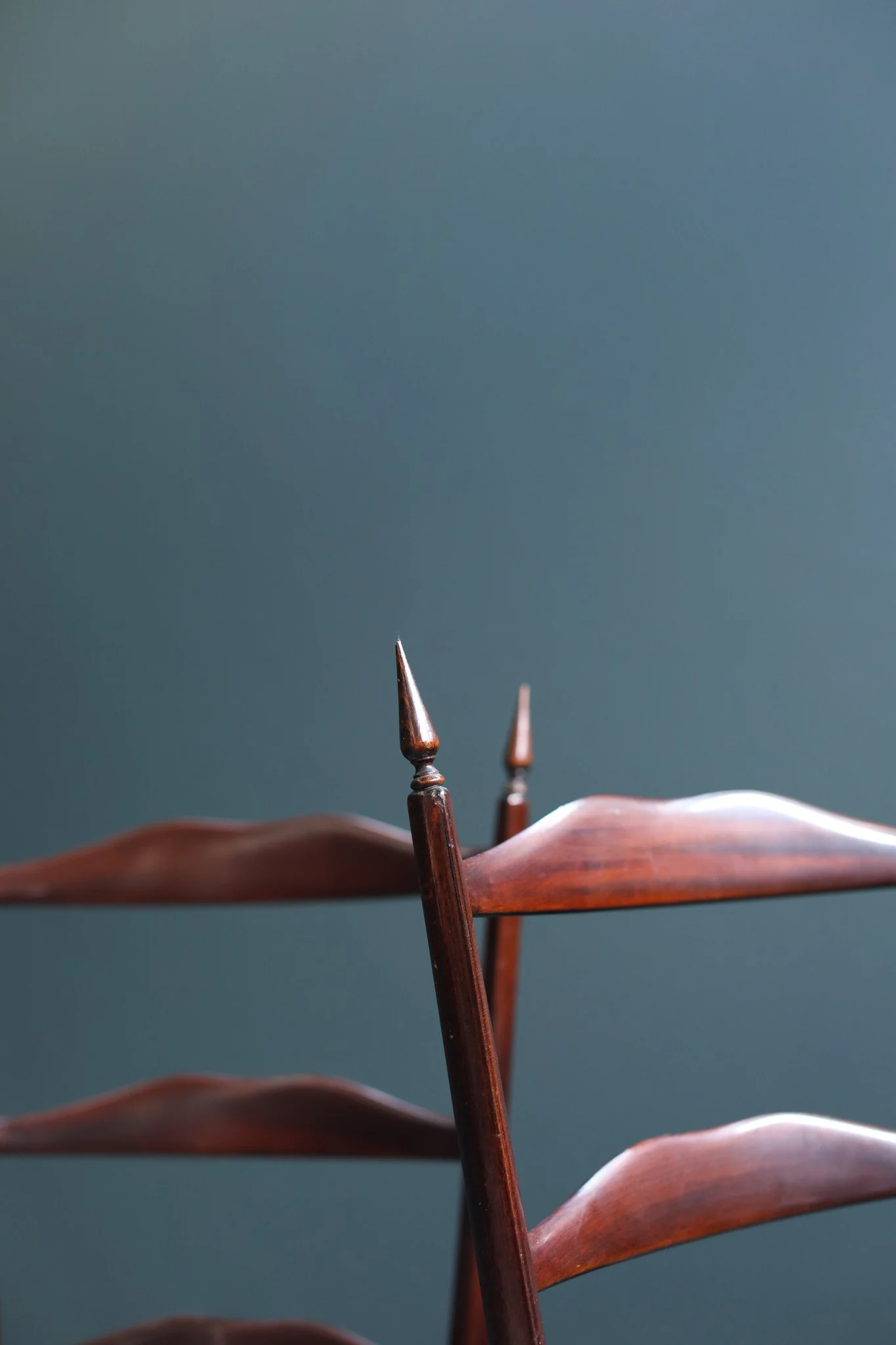 Paolo Buffa Chiavari Ladder-Back Chairs, Pair foto 3