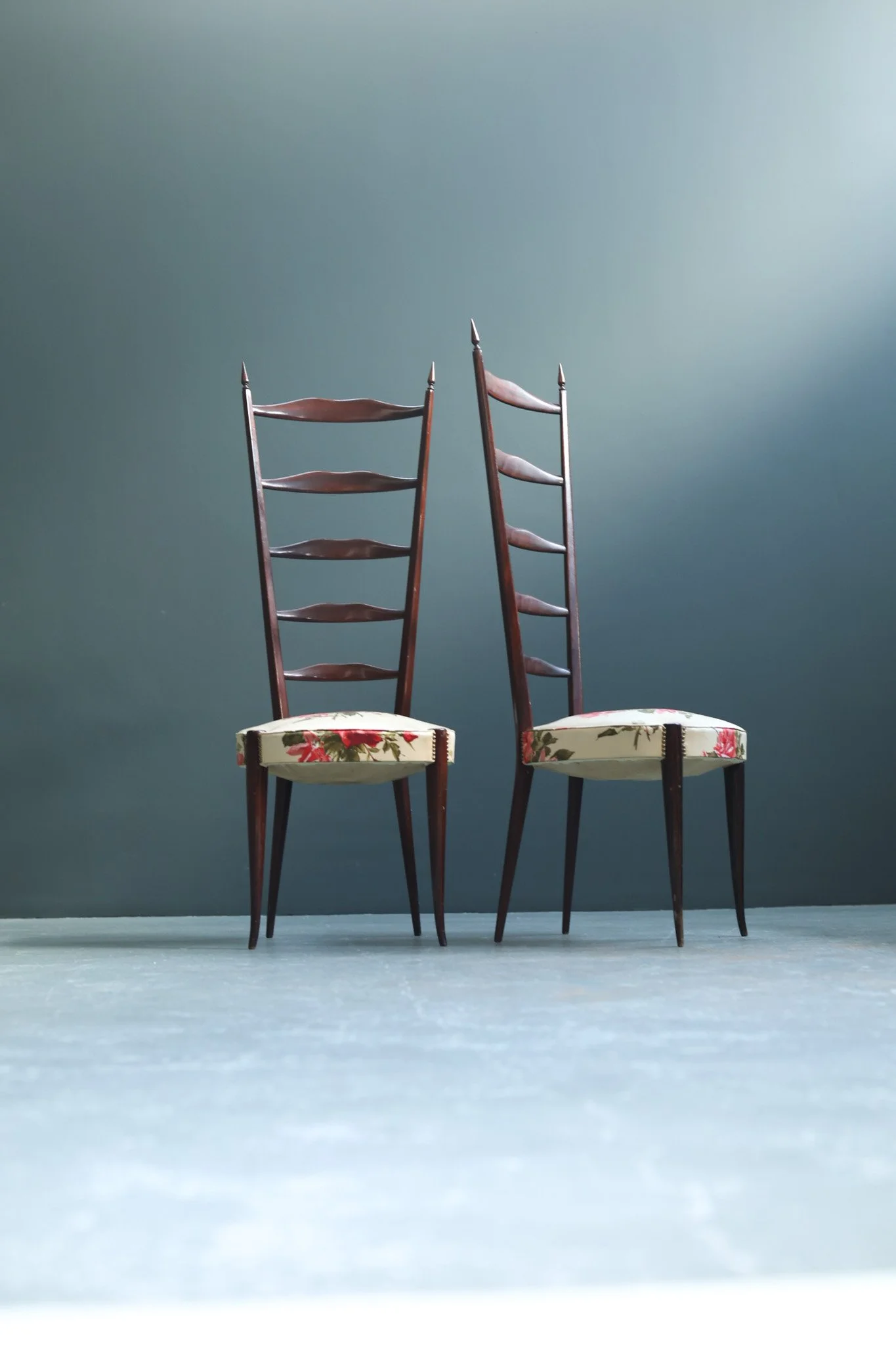 Paolo Buffa Chiavari Ladder-Back Chairs, Pair foto 4