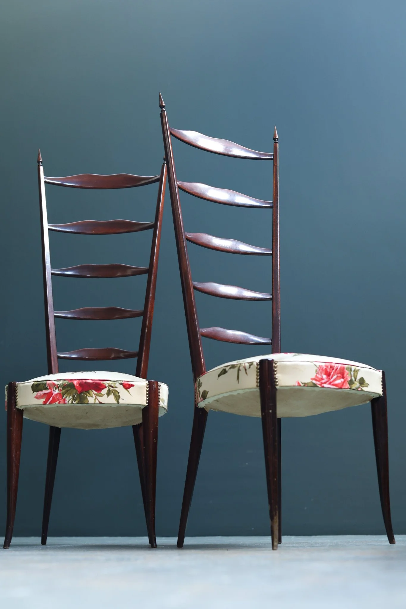 Paolo Buffa Chiavari Ladder-Back Chairs, Pair foto 5