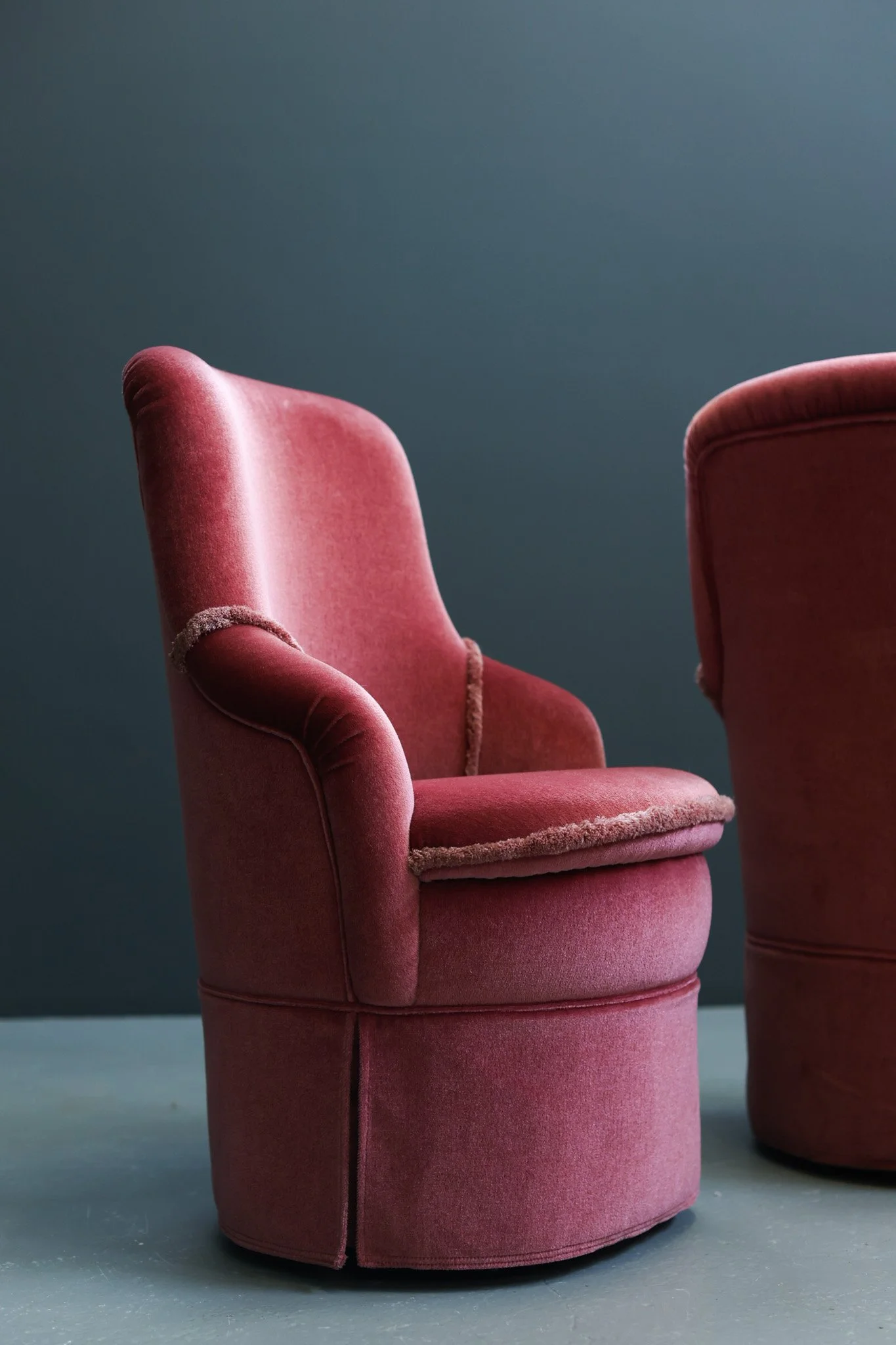 French Velvet Boudoir Chairs, Set of Two foto 17