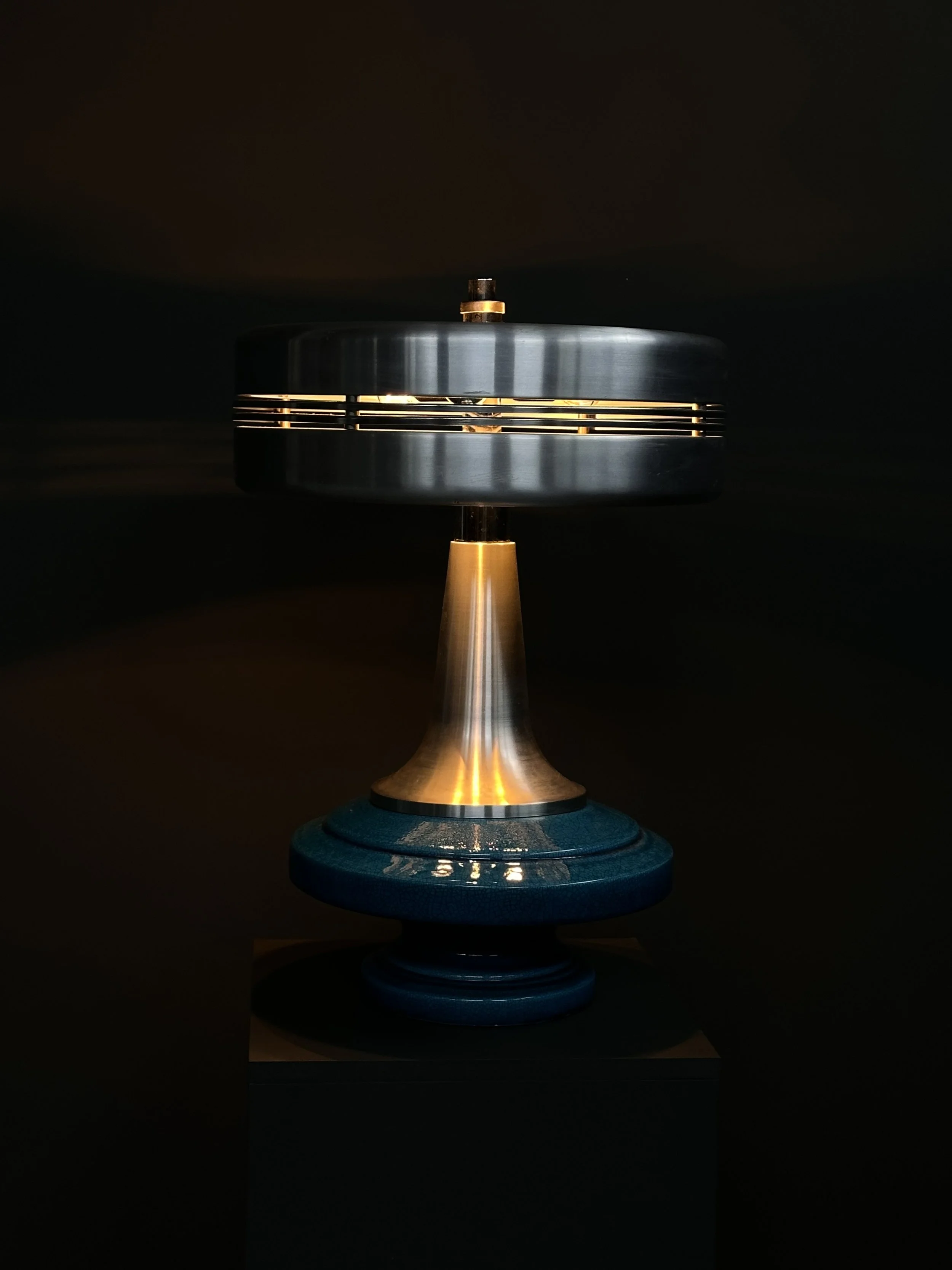 Space Age UFO table lamp in blue ceramic and aluminum, flying saucer design, 1974