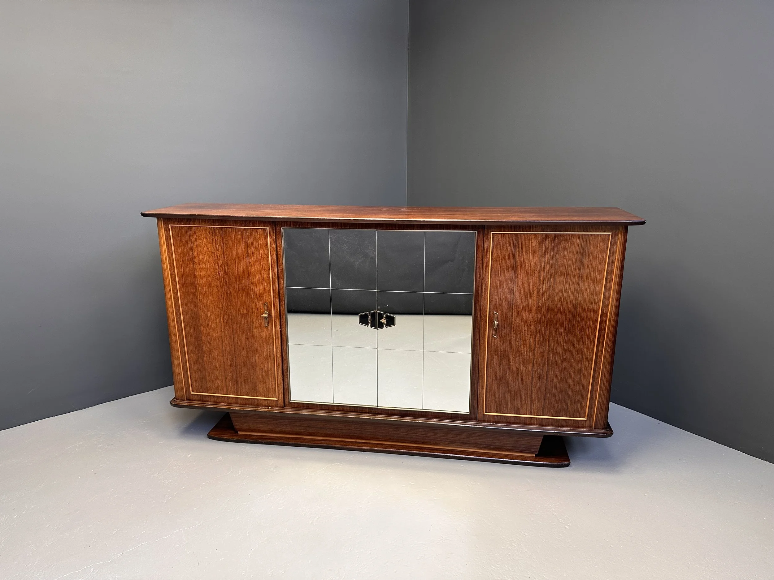 Swiss mahogany sideboard with Art Deco mirror panels and mid-century design, Schweizerfabrikat, 1950s