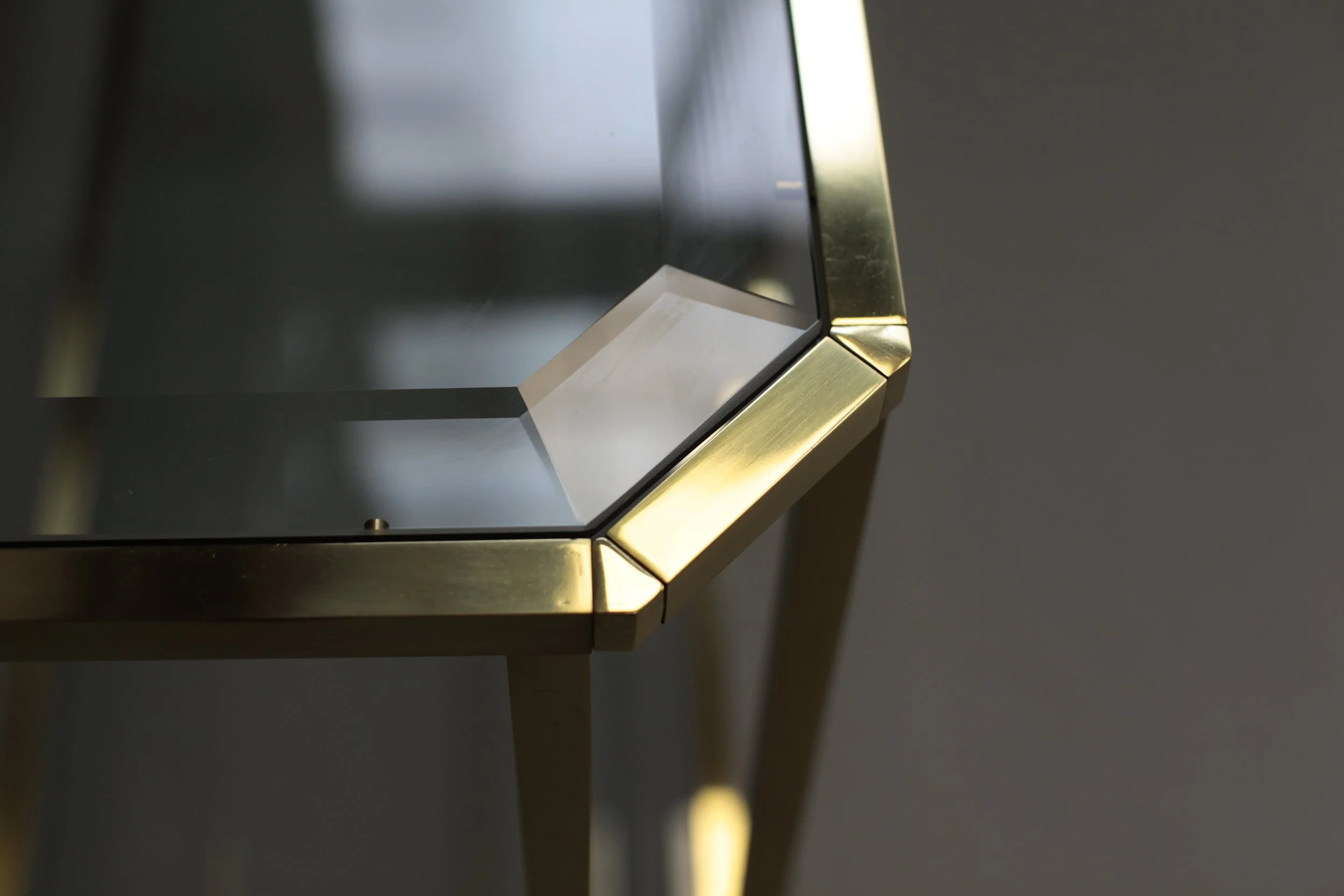 Brass and Glass Console Table in the Style of Guy Lefevre for Maison Jansen foto 2