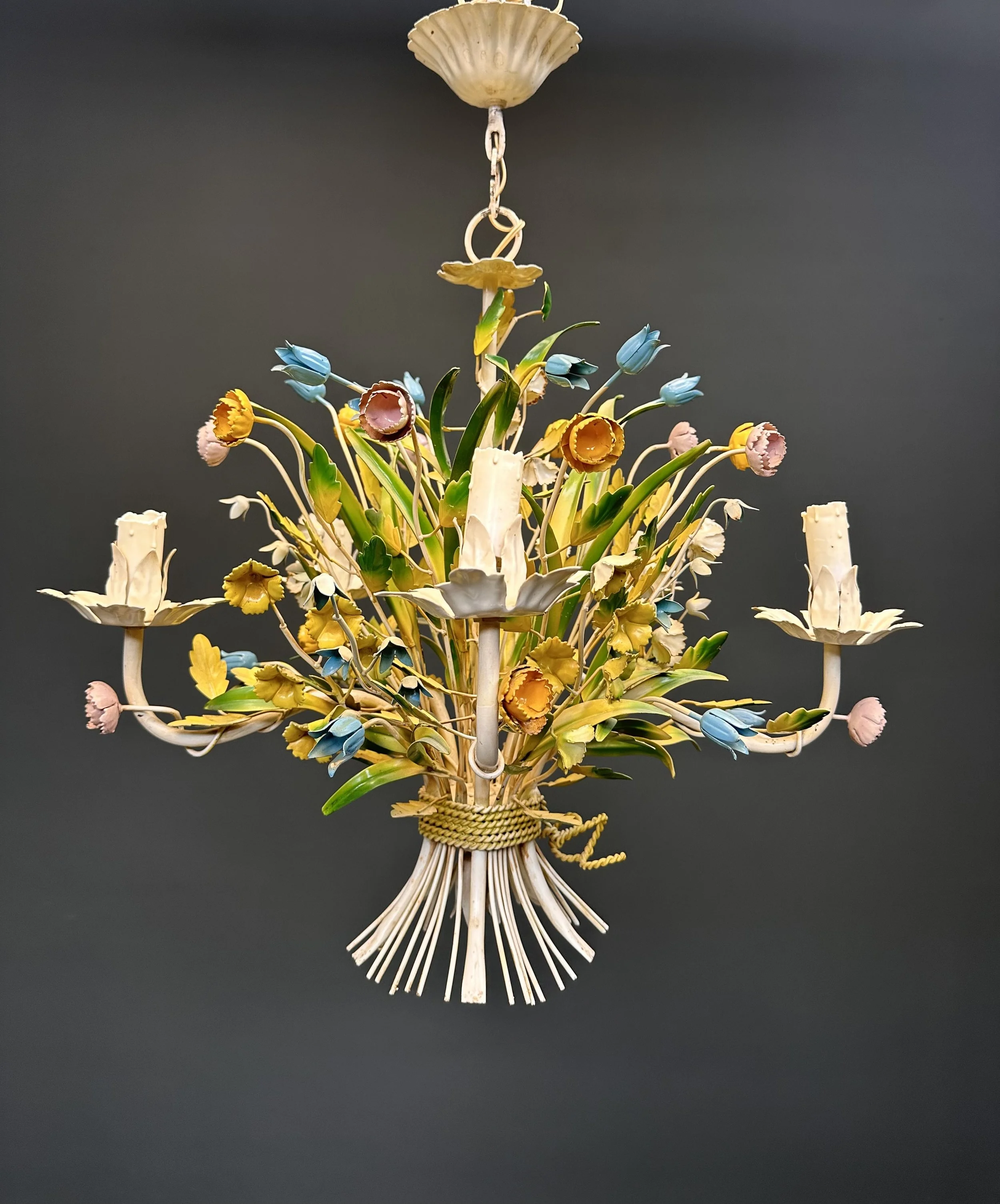 French floral bouquet table lamp in colorful painted metal with five lights, 1960s