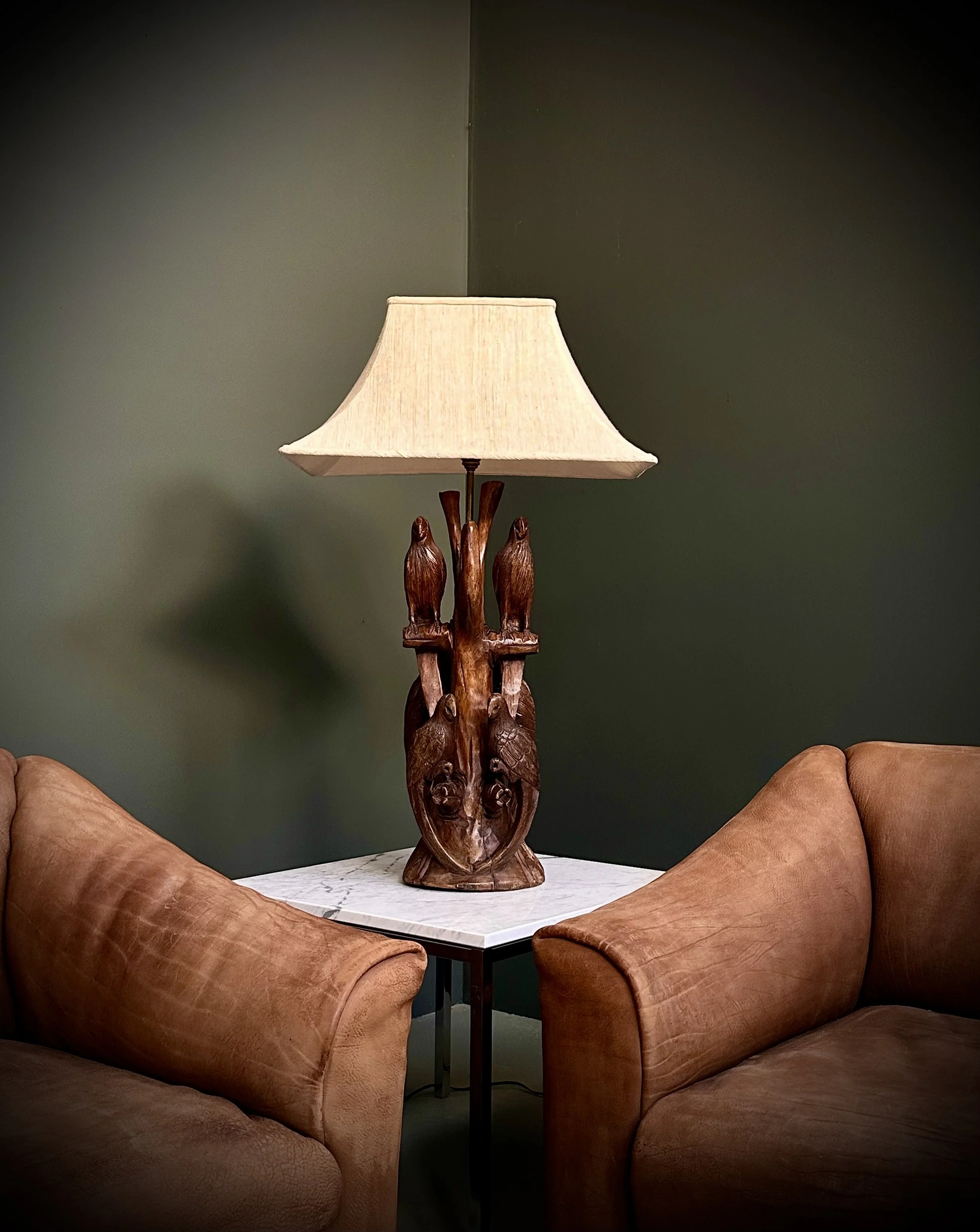 Swiss hand-carved wooden parrot table lamp with six detailed birds, single piece of wood, 1970s
