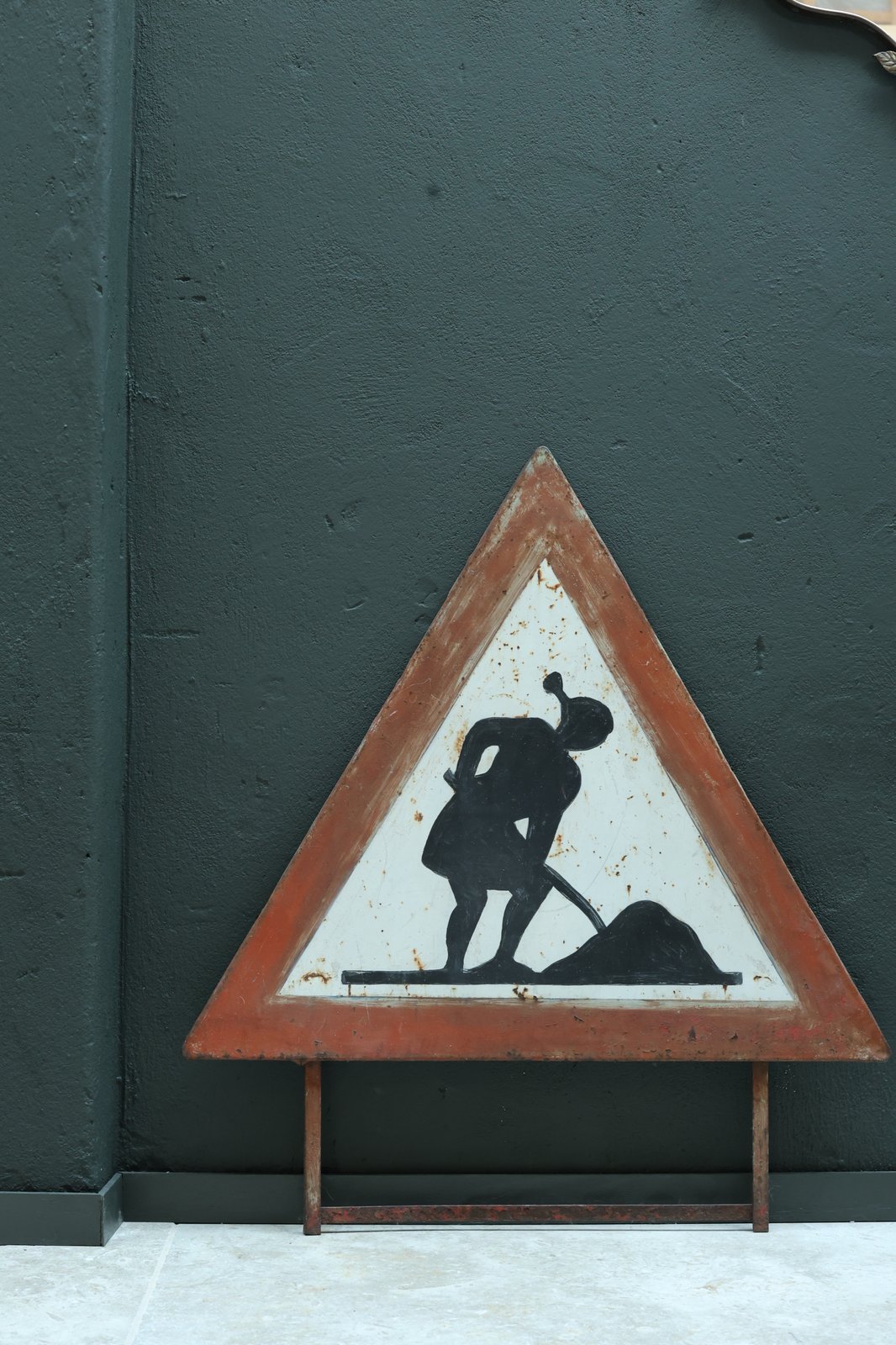 Hand-Painted Italian 'Women at Work' Road Sign, Panseri 1982 foto 2