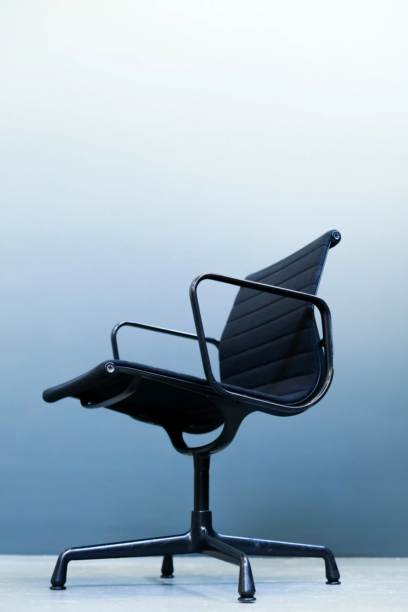 Ray and Charles Eames Aluminum Group Office Chairs for Vitra, Set of 4 foto 2