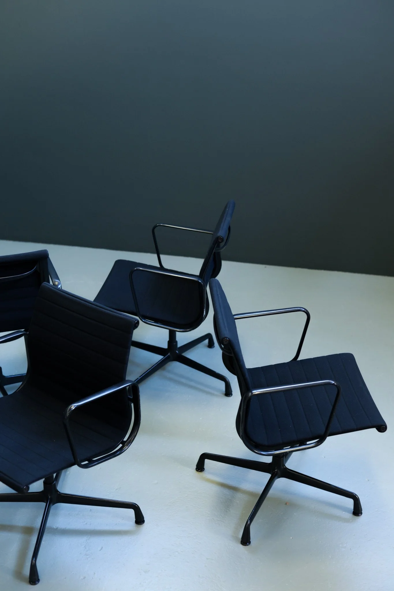 Ray and Charles Eames Aluminum Group Office Chairs for Vitra, Set of 4 foto 3