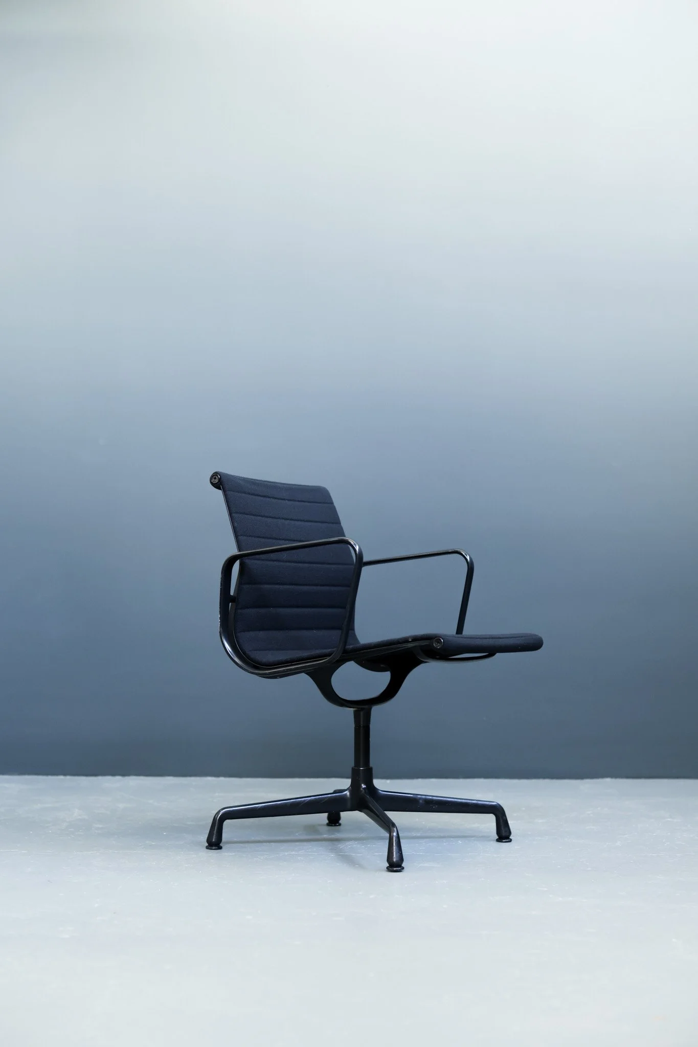 Ray and Charles Eames Aluminum Group Office Chairs for Vitra, Set of 4 foto 5