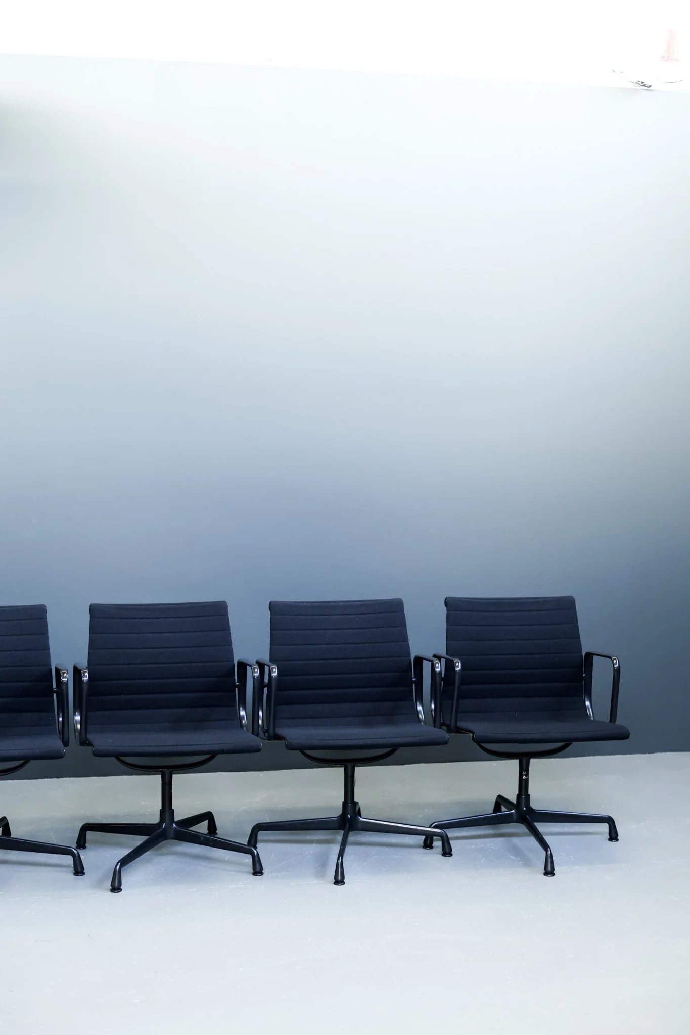 Ray and Charles Eames Aluminum Group Office Chairs for Vitra, Set of 4 foto 7