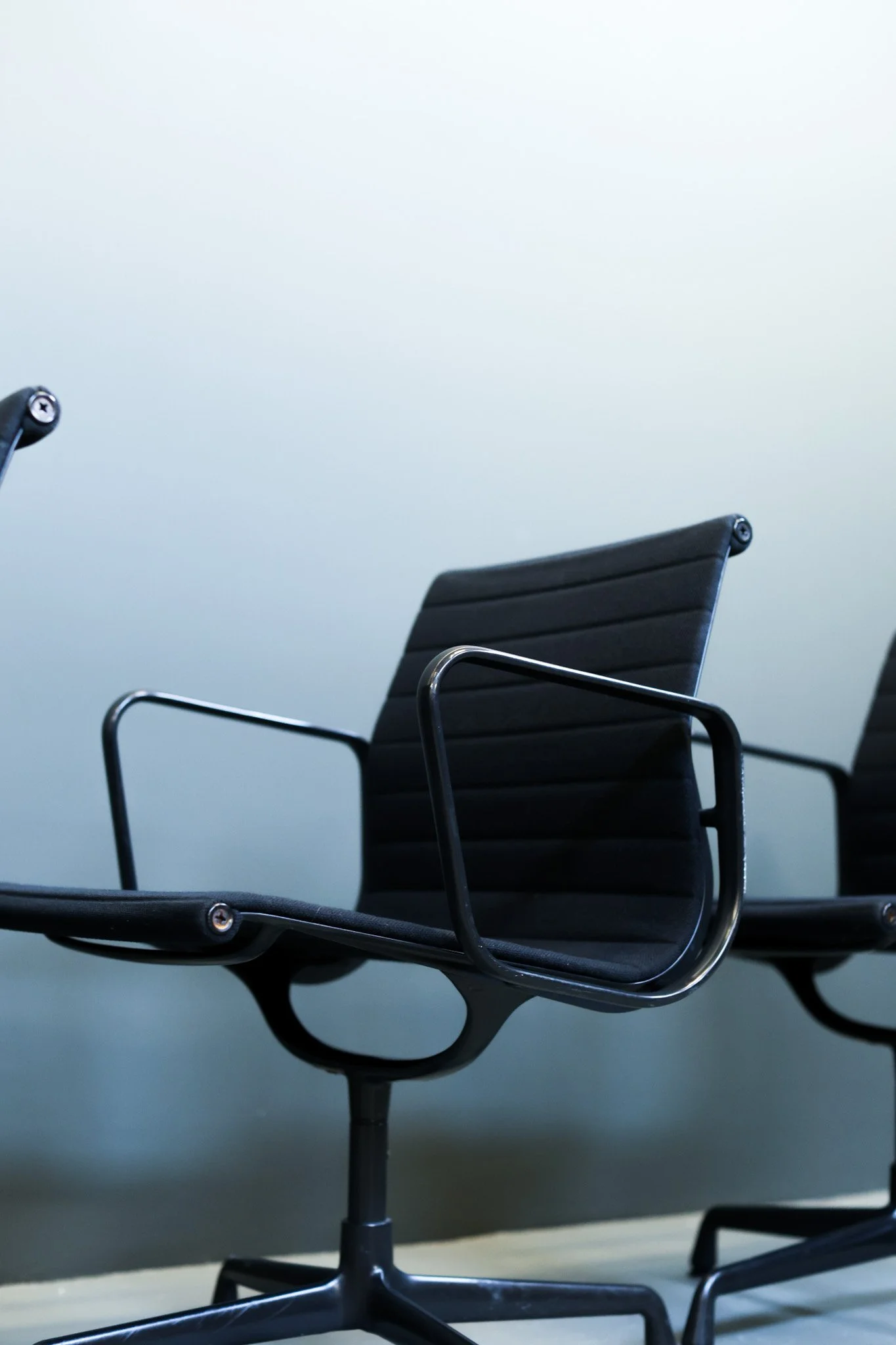 Ray and Charles Eames Aluminum Group Office Chairs for Vitra, Set of 4 foto 10
