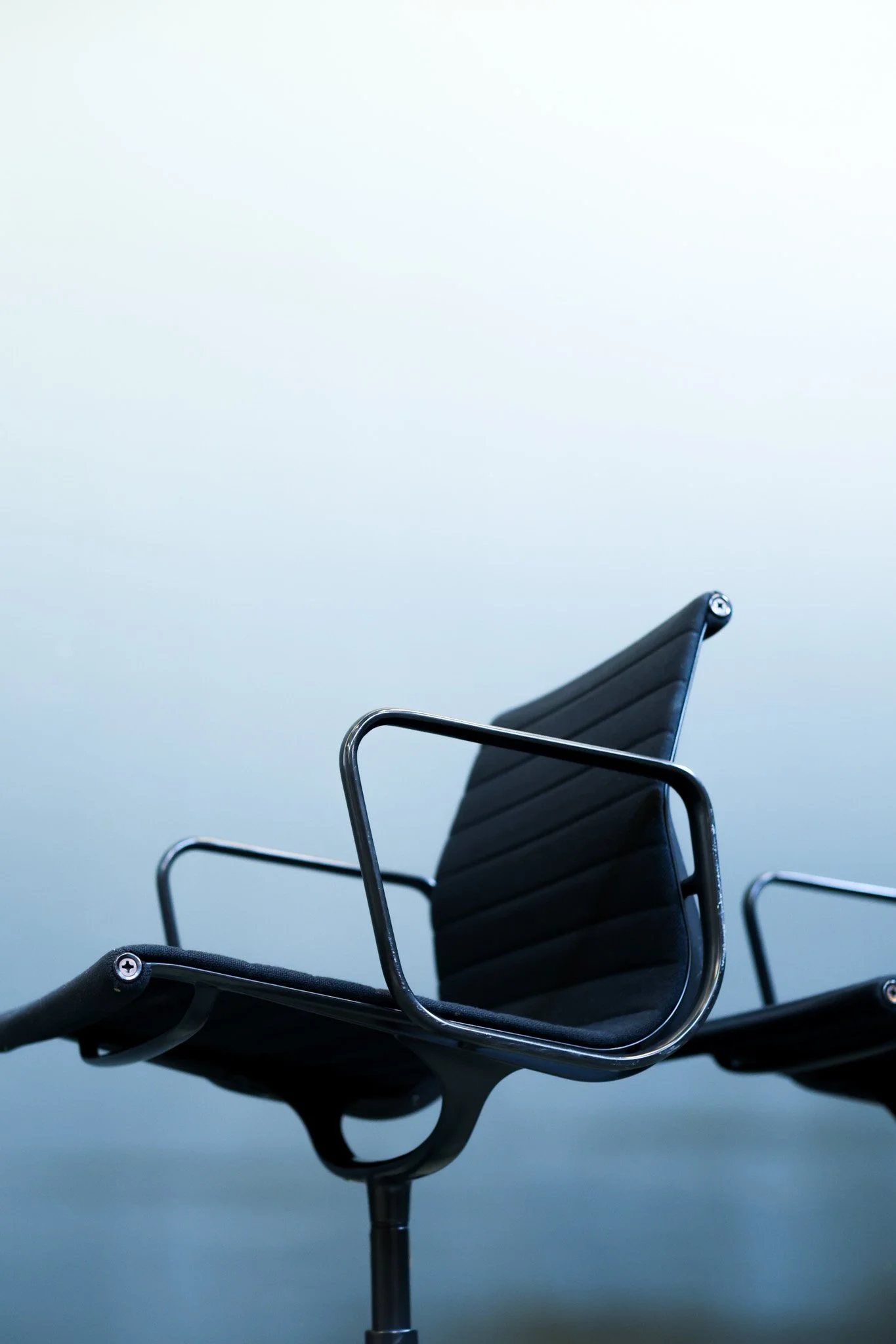Ray and Charles Eames Aluminum Group Office Chairs for Vitra, Set of 4 foto 11