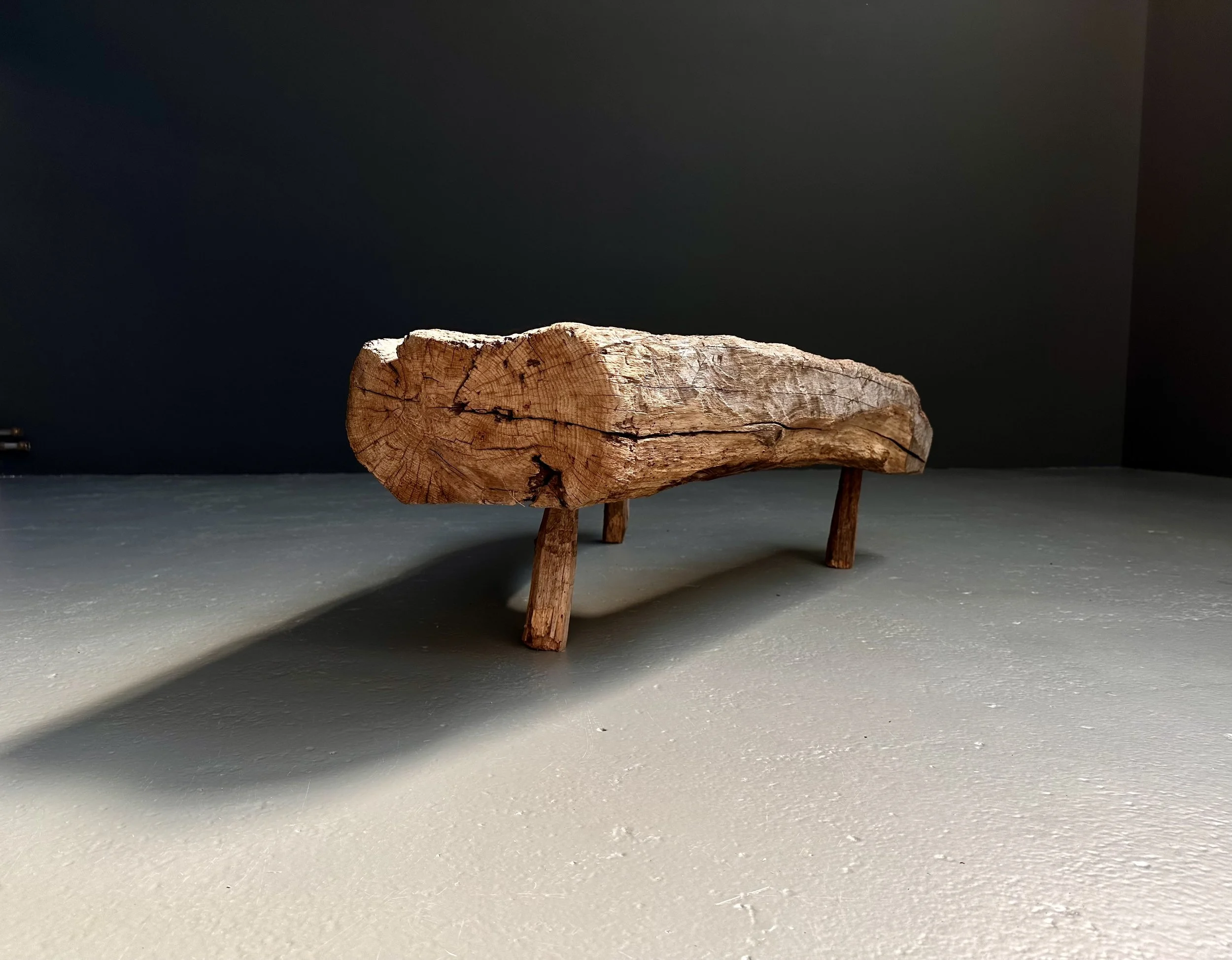 French Primitive Wood Bench Coffee Table, circa 1800 foto 5