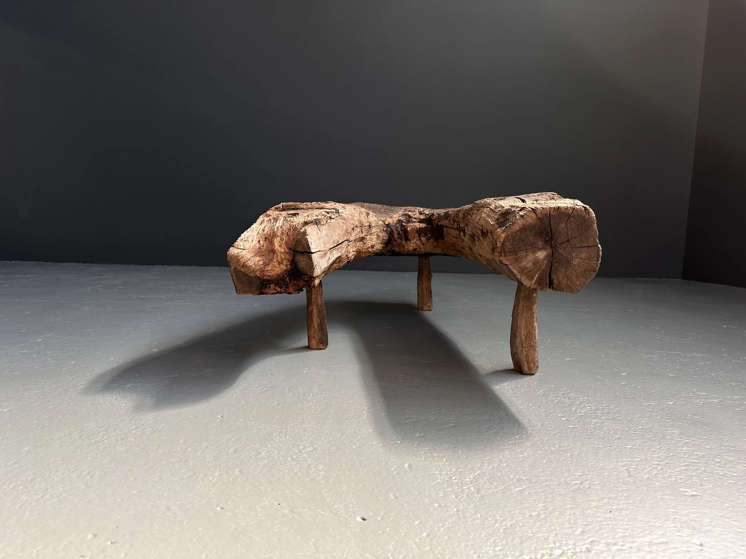 French Primitive Wood Bench Coffee Table, circa 1800 foto 6