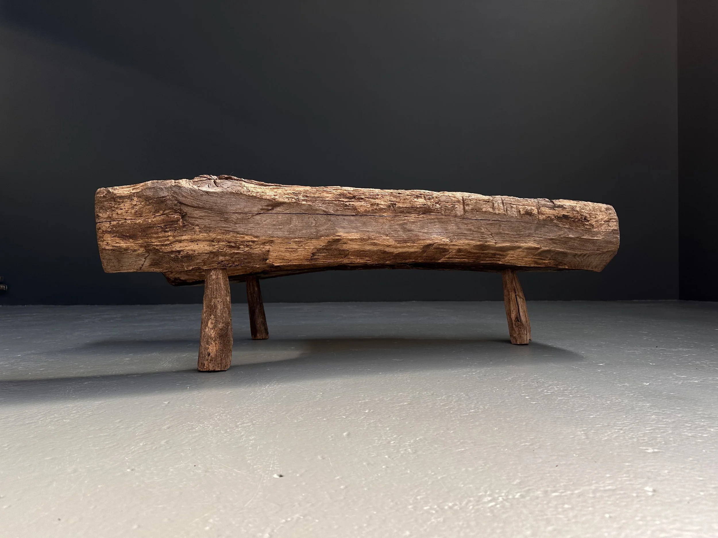 French Primitive Wood Bench Coffee Table, circa 1800 foto 7