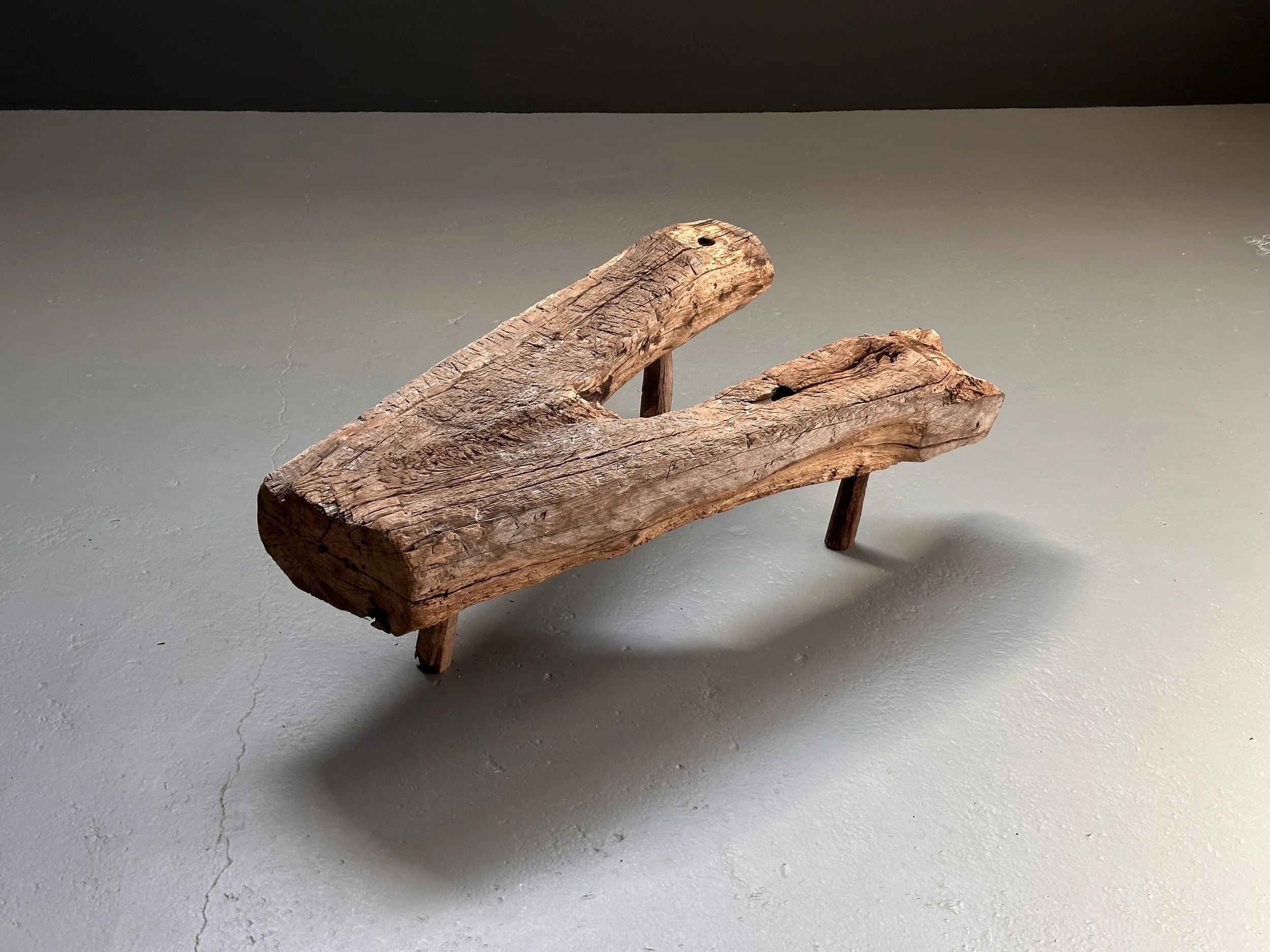 French Primitive Wood Bench Coffee Table, circa 1800 foto 10