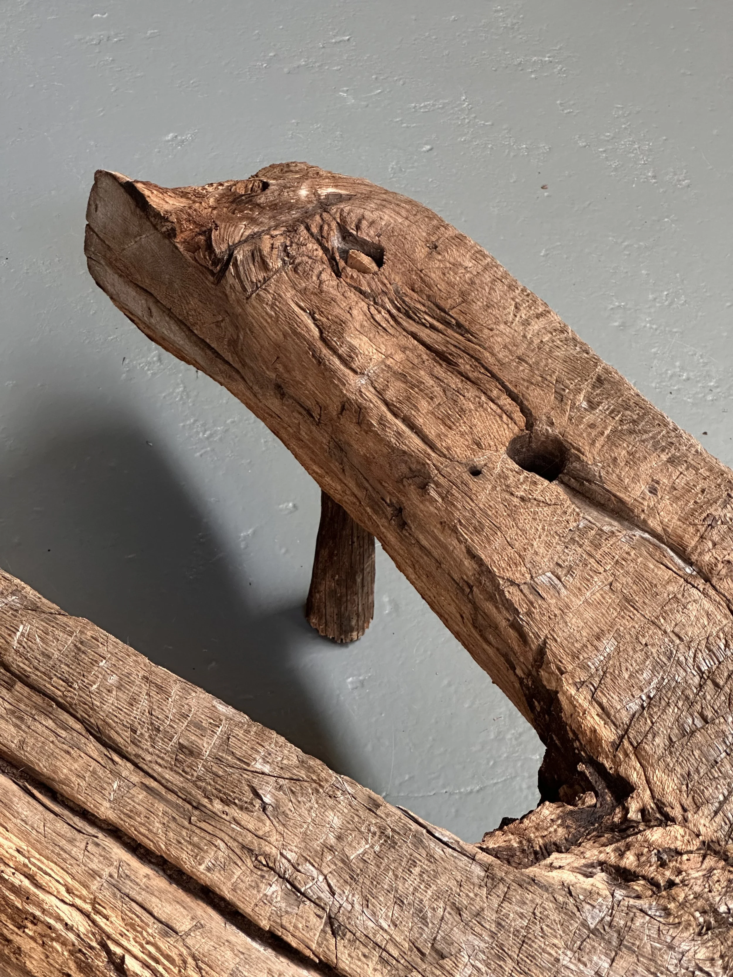 French Primitive Wood Bench Coffee Table, circa 1800 foto 12