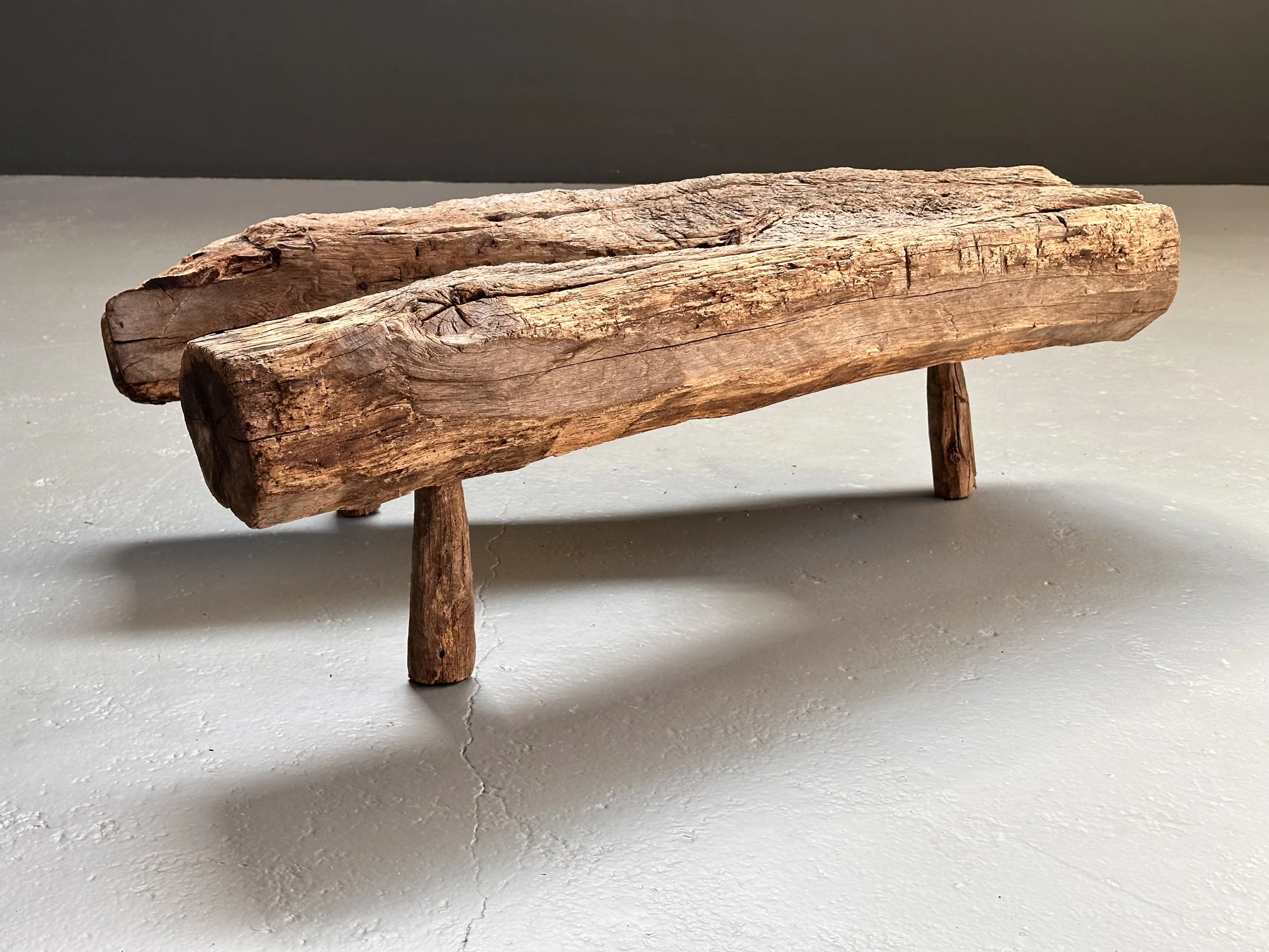 French Primitive Wood Bench Coffee Table, circa 1800 foto 15