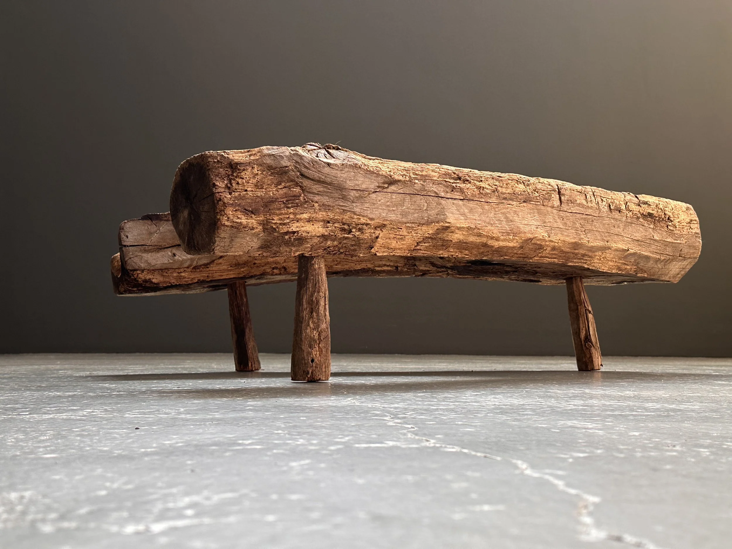 French Primitive Wood Bench Coffee Table, circa 1800 foto 16
